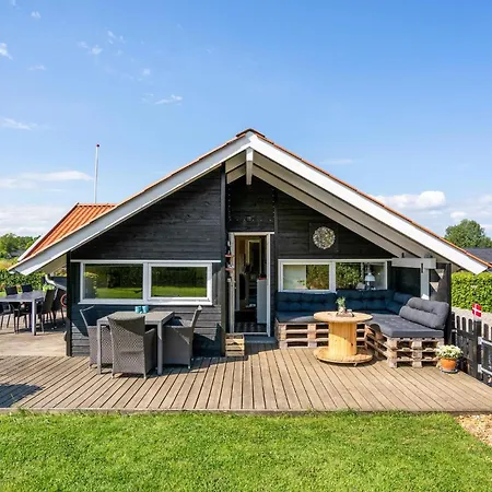 Tit Holiday home *