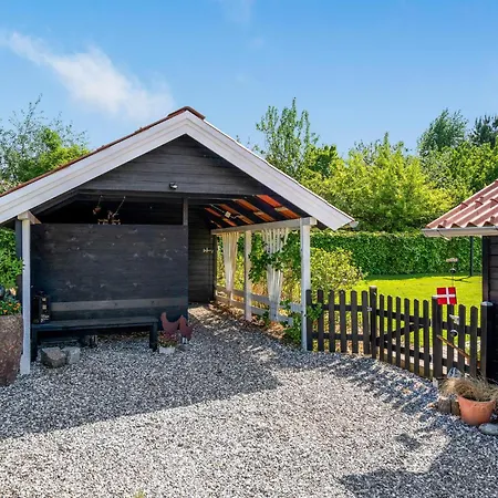 Tit Holiday home *